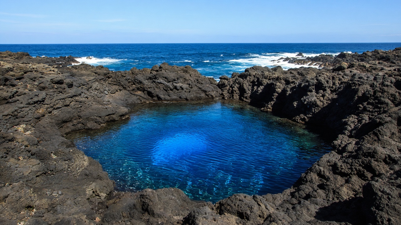 Buracona Blue Eye natural pool on Sal Island